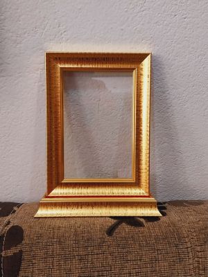 กรอบรูปฐานตั้งสีทอง ใส่ภาพ 4x6 นิ้ว กระจกใส 2 ด้าน งานเนี๊ยบสวย (กรอบเปล่า)(ใส่ผ้ายันต์เซียนแปะขนาด 4x6)
