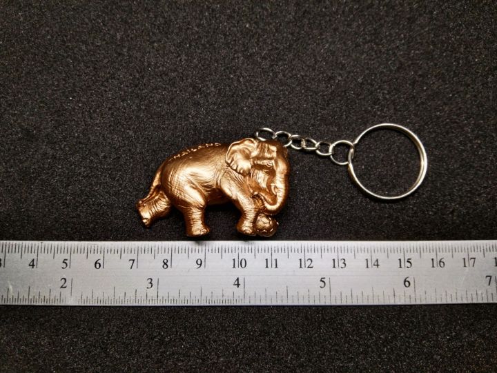 พวงกุญแจช้างเตะบอล-elephant-key-chain-พวงกุญแจเบียร์ช้าง-พวงกุญแจรูปช้าง-ช้างไม้-พวงกุญแจน่ารัก-พวงกุญแจแฟชั่น
