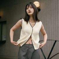 POCKETWOOD - Pie knitted vest เสื้อกั๊กไหมพรม 3 สี [สี Cream,Black size S จัดส่ง 11 ตุลา] แต่งขอบเสื้อด้วยการถักโครเชต์(ถักมือ) ลายเสื้อหยักเป็นลอน