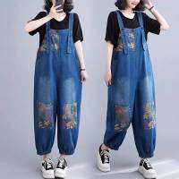 Code 9517 : Overall pants​ เอี๊ยมกางเกง​ขา​ยาว​ ทรงกระบอกใหญ่​  สายป​รับระดับได้​ เย็บตัดต่อครึ่งตัว มีกระเป๋าหน้า 2 ข้าง​ ​ สกรีนลายดอก​ด้านหน้า​  ดีไซน์​เก๋​ ผ้า​ยีนส์​เนื้อดีใส่สบาย