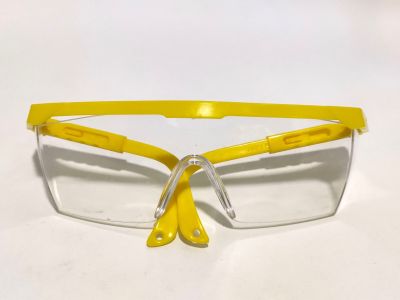 แว่นตาตัดหญ้า ป้องกันดวงตา แว่นตากันสเก็ด แว่นตานิรภัย แว่นตากันลม (เลนส์ใส กรอบเหลือง)