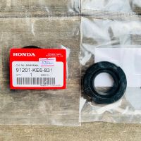 HONDA ซีลข้อเหวี่ยง ข้างขวา (R) , ซีลข้อขวา แท้❗️ โนวา NOVA S/RS , BEAT , TENA ขนาด 28-56-8 รหัสสินค้า 91201-KE6-831 (1ตัว)