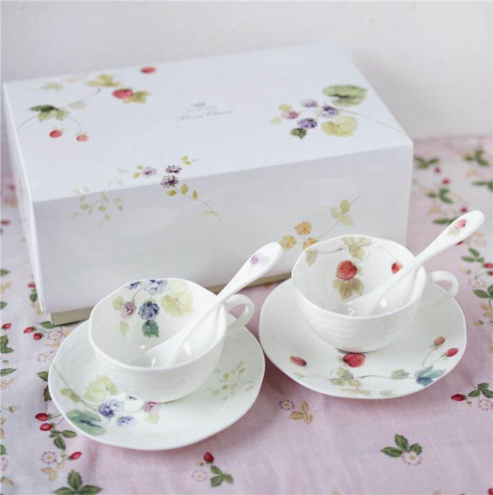 Narumi 96010-21901PAZ Lucy Garden Assorted Plate Set