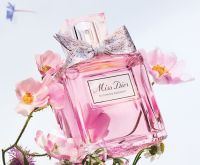 Miss Dior เป็น น้ำหอม Dior กลิ่นคลาสสิกกลิ่นแรกของแบรนด์ซึ่ง Christian Dior บอกให้นักออกแบบกลิ่นน้ำหอมของเขา Paul Vacher สร้างสรรค์กลิ่นที่อบอวลไปด้วยความรัก