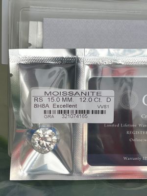 ROUND DIAMOND MOISSANITE เพชร น้ำหนัก 12.00 กะรัต 1 เม็ด ขนาด 15.00 MM  เพชร  โมซาไนท์ เพชร โมอีส มี ใบเซอร์ะอยู่ในซีน มี  ตัวเลขเลเซอร์ ยู่ใน เพชร  D COLOR