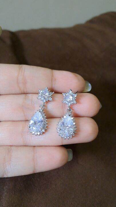 Anting Berlian Premium Ovale Besar Kristal Mewah Titanium Emas 22k