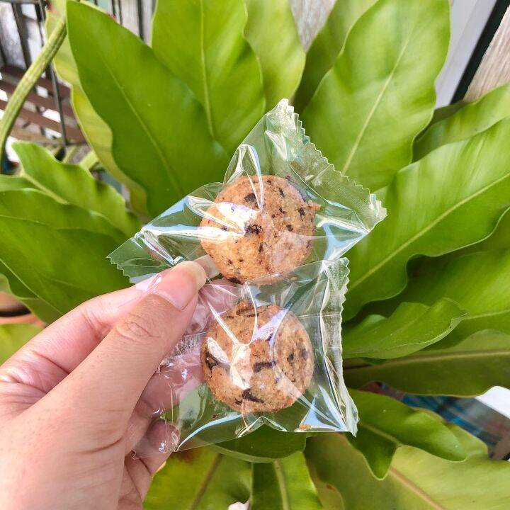 คุกกี้นิ่มคีโต-keto-soft-chocolate-chips-cookies-คุกกี้คีโตรสออริจินอลผสมดาร์กช็อกโกแลตชิพเข้มข้น-85-ใช้น้ำตาลหล่อฮังก๊วย-หวานน้อย