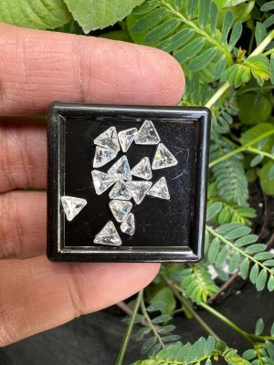 เพชร CZ พลอย เพชรรัสเซียสามเหลี่ยม AAA WHITE American diamond stone สีขาว 3.50X3.50 มม (10 เม็ด) CUBIC ZIRCONIA CZ TRIANGLE SHAPE 3.50X3.50 MM (10 PCS)