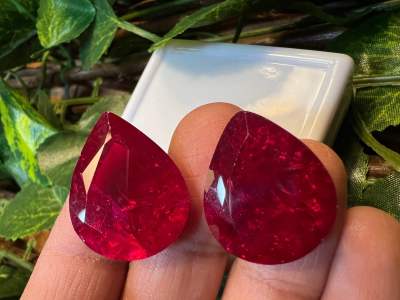 ทับทิม Lab Ruby Pear( 12X16 mm) มิลลิเมตร สีแดง ทับทิม รูบี้ เหลี่ยมชั้น รูปร่างลูกแพร์ หนักรวม กะรัต CARATS ....(2 เม็ด) สังเคราะห์