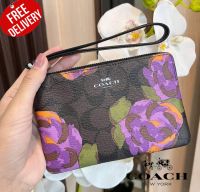 กระเป๋าคล้องมือ COACH Corner Zip Wristlet In Signature Canvas With Rose Print