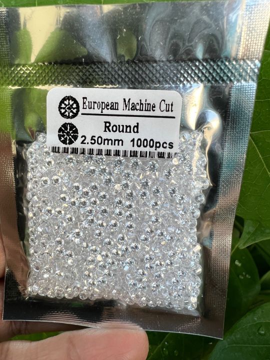 เพชร-cz-รัสเซีย-รูปกลม-nbsp-สีขาว-nbsp-2-50-nbsp-มิลลิเมตร-ยอดเยี่ยม-nbsp-เครื่องตัด-nbsp-คิวบิก-nbsp-เซอร์โคเนีย-cz-diamond-european-machine-cut-round-white-rd-2-50mm-aaa-1000pcs-1packet