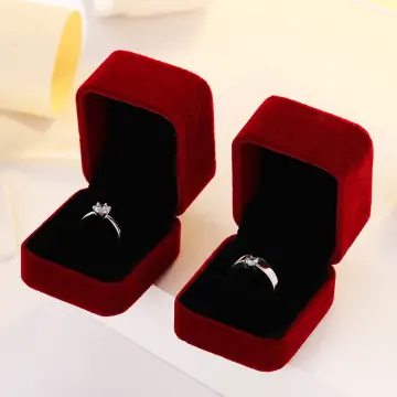 Premium Photo | Fake diamond rings