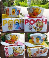 ? ชาม-ช้อน เซรามิค วินนี่ เดอะ พู #ลิขสิทธิ์แท้ ? %
(Winnie the Pooh Bowl with spoon : SKETCH ART)