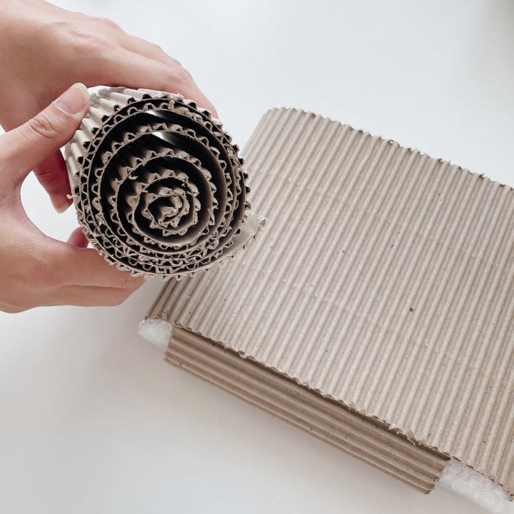 กระดาษลูกฟูกพร้อมส่ง-กระดาษลูกฟูกความหนาอย่างดี-ห่อของง่าย-ใช้งานง่าย-หน้ากว้าง-20-ซม-ยาว-10-เมตร