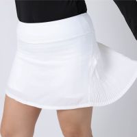 Vela Skort in Oxford White