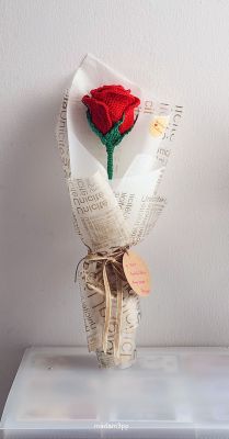 ดอกกุหลาบแดงโครเชต์ จัดช่อดอกเดี่ยว งานแฮนด์เมด งานฝีมือ Red Rose Crochet