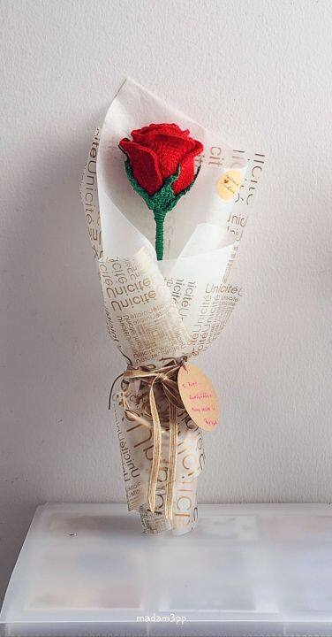 ดอกกุหลาบแดงโครเชต์-จัดช่อดอกเดี่ยว-งานแฮนด์เมด-งานฝีมือ-red-rose-crochet