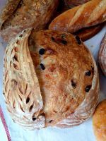 Raisin sourdough 600g  เป็นขนมปังที่รสชาติดี เหนียวนุ่ม  ทานง่าย