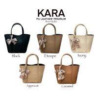 KARA Bag ??? Quiet Nice สวยเงียบ แบบไม่ตะโกน เรียบง่าย ใช้ได้ทุกวัน Minimal หรือ Casual ก็ได้ ใบใหญ่ จุของเยอะ มาพร้อม insert bag สอดออกได้ มีสายสะพายยาว งานเรียบร้อยมากกค่ะ คัตติ้งสวยมาก โดยเฉพาะตัวหนังค่ะ PU premium Leather หนังนุ่มมม