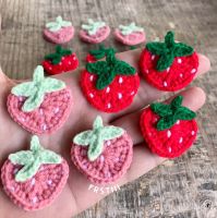 แพคละ 10 ชิ้น/ สตรอเบอรี่ถัก strawberry chochet ขนาด 3.5cm.