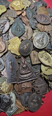 เหรียญพระพุทธแท้พระเก่าเก็บหลายวัดหน้าพระไม่ซ้ำกัน 209องค์ ราคา2000