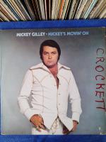 00599 เพลงคันทรี่ MICKEY GILLEY   MICKEYS MOVINON      แผ่นต้นฉบับเดิม แผ่นเสียง vinyl Lp 33rpm 12"สภาพกำลังฟังได้ดีได้รับการตรวจสอบ