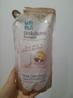 SHOKUBUTSU ครีมอาบน้ำ โชกุบุสซึ โมโนกาตาริ สูตร Oat Milk &amp; Shea Butter (สีน้ำตาล) 500 มล. (ถุงเติม)