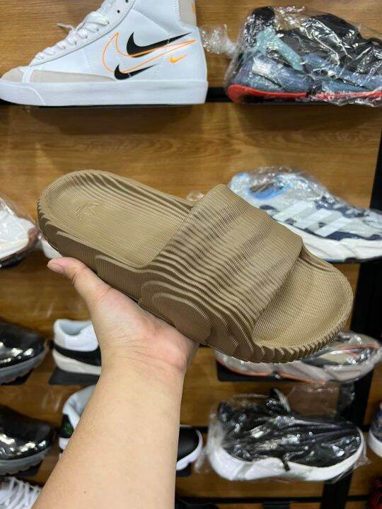 yeezy slides 40