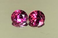 Pink tourmaline 0.77cts 5mm round shape 1 pair 2 pieces 100% natural gemstones.   ทัวร์มาลีนสีชมพู 0.77 กะรัต ทรงกลม 5 มม. 1 คู่ 2 ชิ้น หินธรรมชาติ 100%