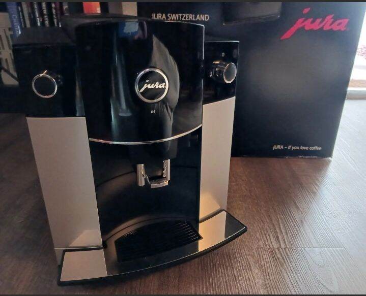 Jura D6 Automatic Coffee & Espresso Machine Platinum with original