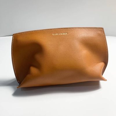 กระเป๋าพรีเมี่ยมจาก Estée Lauder สีน้ำตาล หนัง pu แข็งแรง สินค้าจริงสวยมากๆค่ะ