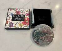 กระจก Gucci Gardens “Flora” Silver Logo Engraved Compact Collectible Mirror ???
เป็นกระจกตลับสีเงินสวย   กระจกส่องได้ 2 ด้าน  ?????