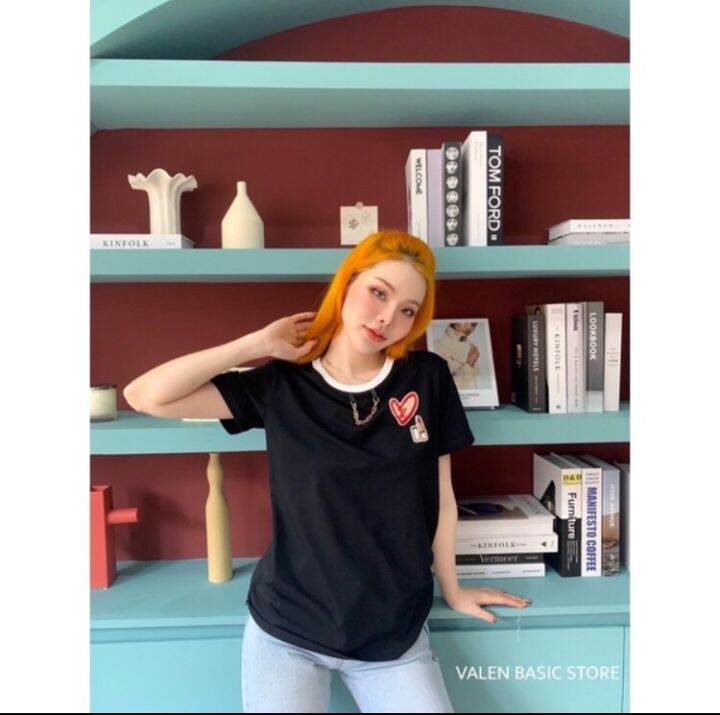 valen-เสื้อยืดมาใหม่-กุ๊นขอบคอทูโทนสลับสีกับตัวเสื้อ-แต่งอะไหล่ห้อยโซ่ที่คอเก๋ๆ-ปักหน้าอกลายลิปและหัวใจน่ารักมากๆค่ะ-เสื้อรุ่นนี้แนะนำเลยค่ะ-คอถูกทำขึ้นพิเศษ-ใส่แล้วไม่ย้วยแน่นอนค่ะ