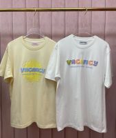 เสื้อยืดVACANCY T-Shirt ?? สีน่ารักมากกกคือสดใสสุดๆ เสื้อทรงOversize ผ้าคอคต้อนใส่สบาย สกรีนลายแน่มากกก