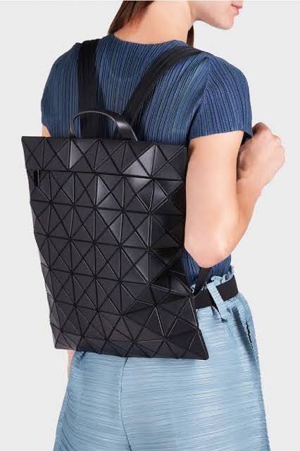 กระเป๋าสะพายหลัง-เป้สะพายหลัง-bao-bao-issey-miyake-flat-pack-backpack