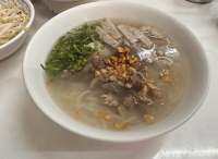 ก๋วยจั้บญวน ไก่  อร่อยที่สุดในสุรินทร์ เข้มข้น หอม หวาน อร่อย มัน นุ่ม นัว รสเด็ด น้ำข้นถึงใจ แยก เส้น