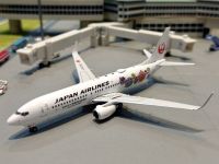 โมเดลเครื่องบิน Phoenix Model [P4465] 1:400 JAL Japan Airlines B737-800 JA329J