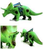 Triceratops ไดโนเสาร์ สีเขียว ไทรเซราทอปส์ ตัวใหญ่ สีสันสดใส