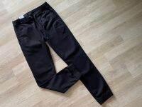 กางเกง H&amp;M Jogger pants ขายาว ปลายขาจั้ม ผ้าเวสป้อย ผ้าดีมาก ไม่บาง มีกระเป๋าข้างและหลัง 2 ข้าง ด้านหลังปักโลโก้ H&amp;M ใส่สบายมากๆ


•ใส่ได้หญิง/ชาย

•ทรงกระบอกเล็ก เข้ารูป

•ใส่เที่ยวได้ ใส่ทำงานก็เป๊ะ

•ผ้ายืดนิดๆ ใส่สบาย