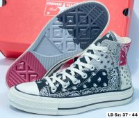 รองเท้าผ้าใบ converse หุ้มข้องาน made in เวียดนามรับประกันคุณภาพสวยตรงปกแท้ 100% ใส่ไม่พอดีเปลี่ยนไซส์ได้สินค้าใช้เวลาเดินทาง 2-3 วันบริษัทขนส่ง flash express