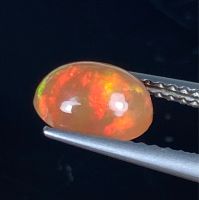 1.01cts โอปอลธรรมชาติ 8x6mm วงรี  1.01cts natural opal 8x6mm oval