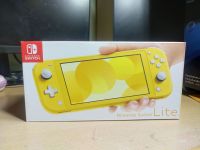 Nintendo Switch Lite  สภาพสวยกริ๊บๆน้องมือ1 ประกันยาวถึงปีหน้า มีเกมดัง2เกม Monter/Pokamon