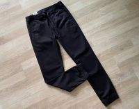 กางเกง H&amp;M Jogger pants ขายาว ปลายขาจั้ม ผ้าเวสป้อย ผ้าดีมาก ไม่บาง มีกระเป๋าข้างและหลัง 2 ข้าง ด้านหลังปักโลโก้ H&amp;M ใส่สบายมากๆ


•ใส่ได้หญิง/ชาย

•ทรงกระบอกเล็ก เข้ารูป

•ใส่เที่ยวได้ ใส่ทำงานก็เป๊ะ

•ผ้ายืดนิดๆ ใส่สบาย


สี ดำ