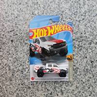 รถเหล็ก Hotwheels Chevy Silverado Trail Boss LT