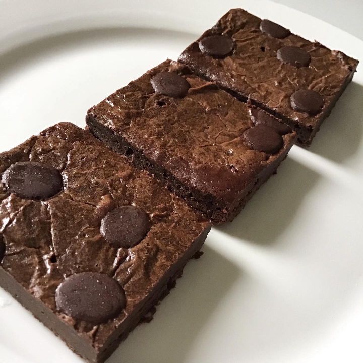 triple-choc-brownie-บราวนี่ช๊อคสามสหาย-200g-ถ้วย