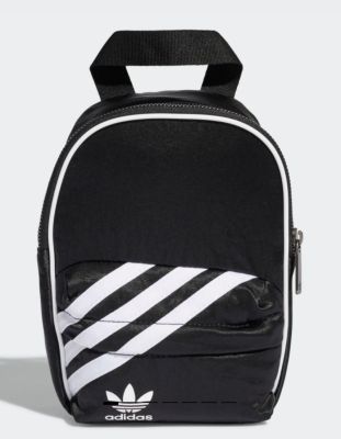กระเป๋าเป้ Adidas สีดำ