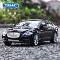 รถ 1:24 2010 Jaguar XJ [Welly]