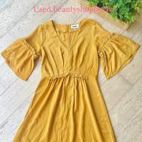 ส่งต่อ Mini Ruffled V Neck Dress - สีเหลือง⭐️ Size XS #pomelo ผ้าทิ้งตัว ใส่แล้วน่ารักมากค่ะ ผ้านิ่ม ใส่สบาย  อก 31 เอว 25 สะโพก Free ค่ะ ยาว 33 #ส่งต่อpomelo #pomelo #pomelothailand #pomelofashion #pomeloมือสอง