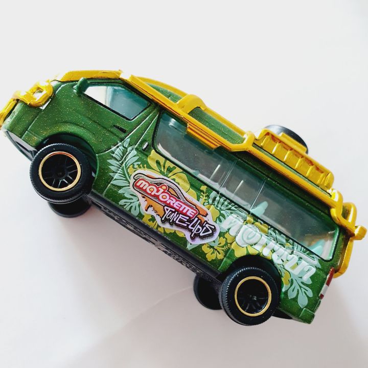 โมเดล-รถเหล็ก-majorette-tuneups-2-toyota-hiace-hibiscus-212051011-bk29-no-box