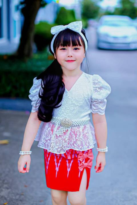 ing-ชุดไทยเด็กผู้หญิง-เสื้อลูกไม้-กระโปรงสั้น-ลายไทย